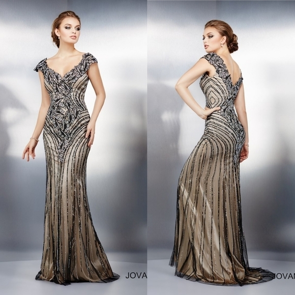 JOVANI Black Floral Lace Hand Beaded Sequin Plunging Neckline Mermaid Dress 10 - Picture 1 of 14